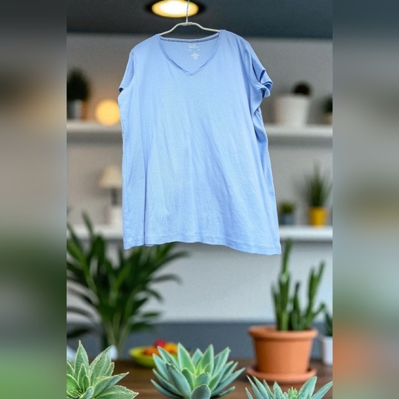 Croft and Barrow Essential V-Neck Women's T-shirt Size Large (EUC) - Picture 4 of 8